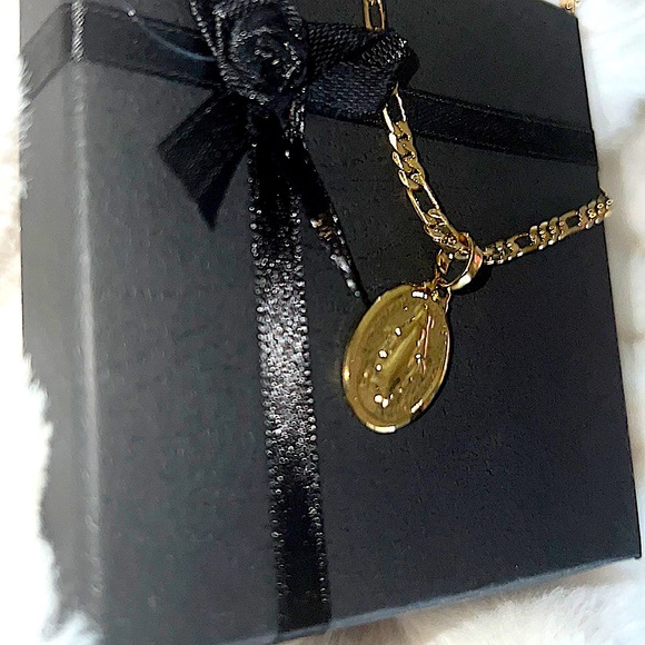 Women’s Goddess Portrait Pendant - Picture 6 of 8